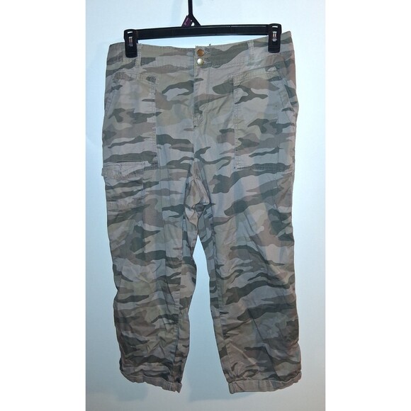 Time & Tru Camo Taper Cuffed Capri Pants Sz 14 - Picture 1 of 3